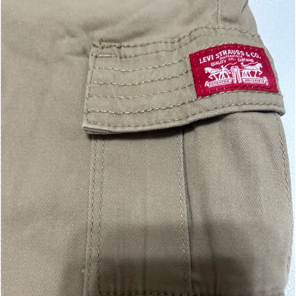 Levi’s youth cargo pants size 10 NWT tan - Picture 4 of 6